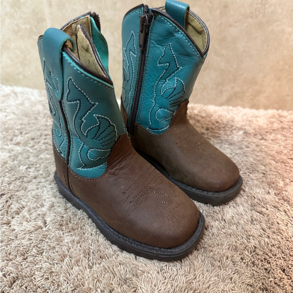 Unisex
kids cowboy boots 👢 🥰